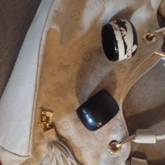 Vintage Bangles with Free Leather Tote bag - Picture 2 of 5